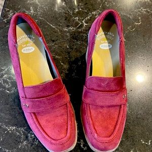 Gorgeous maroon loafer!